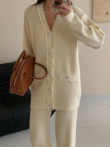 HASSAL AUTUMN WINTER’24 | BERLIN WHITE 2PC SET WITH PEARL DETAILS