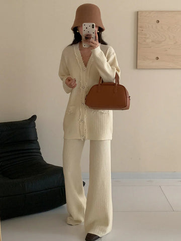 HASSAL AUTUMN WINTER’24 | BERLIN WHITE 2PC SET WITH PEARL DETAILS
