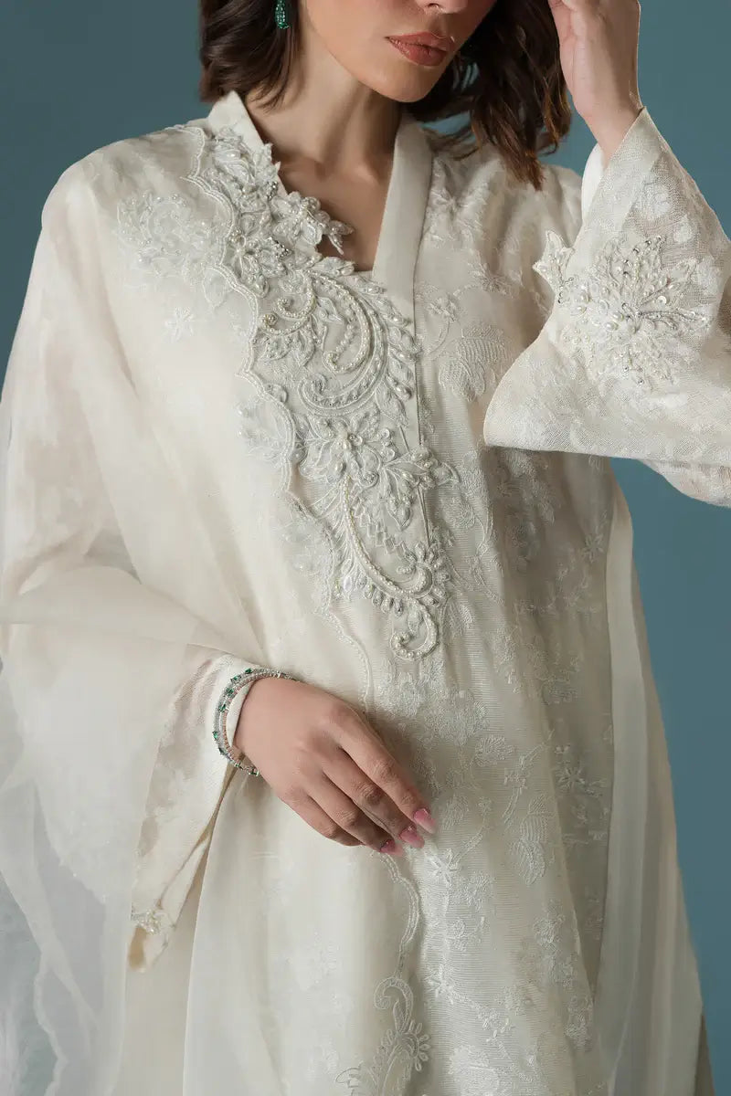 AMMARA KHAN ‘FLO LUXURY FESTIVE COLLECTION’25 | CHANDNI RANI LONG KURTA SET