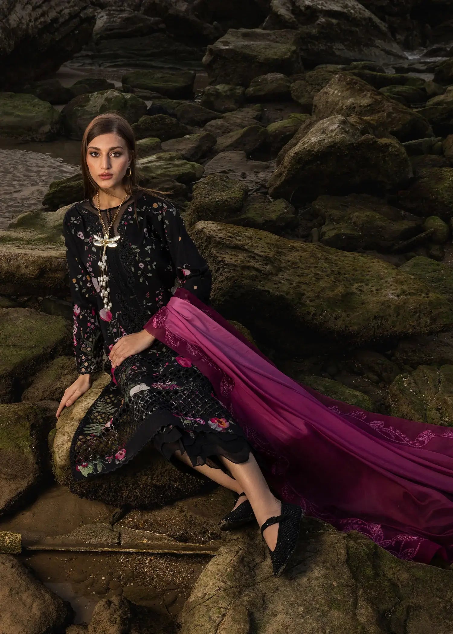 CRIMSON ‘FLOW UNSTITCHED SPRING SUMMER’25 | BLOOM BOLD