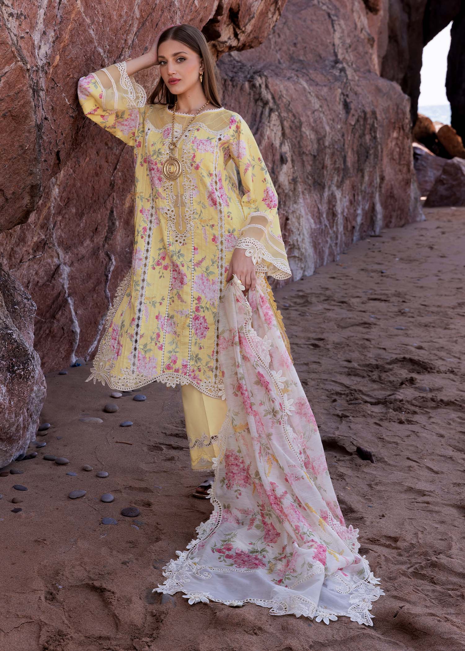 CRIMSON ‘FLOW UNSTITCHED SPRING SUMMER’25 | WHOS THAT GIRL