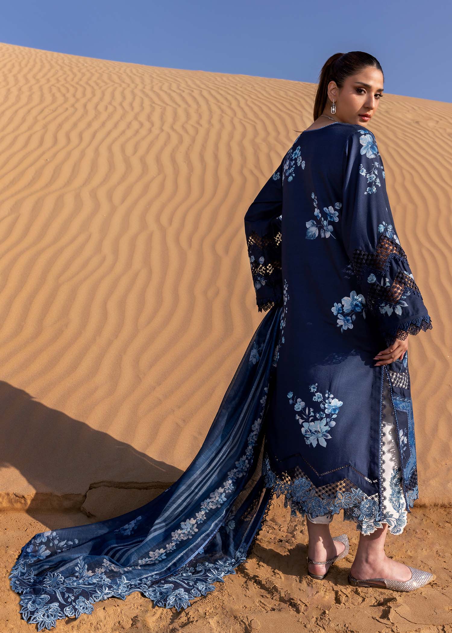 CRIMSON ‘FLOW UNSTITCHED SPRING SUMMER’25 | UNDER THE TUSCAN LOVE