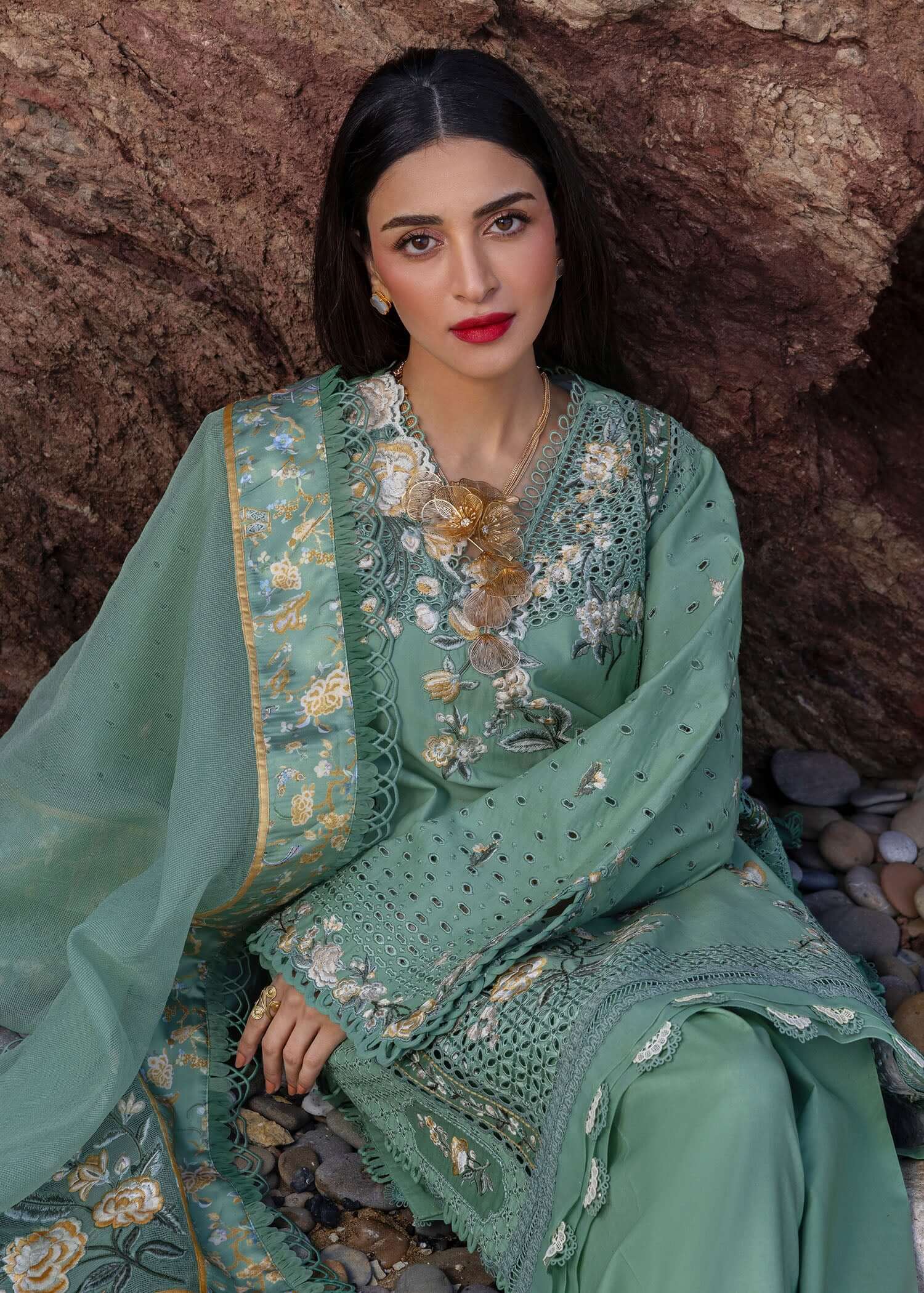 CRIMSON ‘FLOW UNSTITCHED SPRING SUMMER’25 | PARSI THREADS