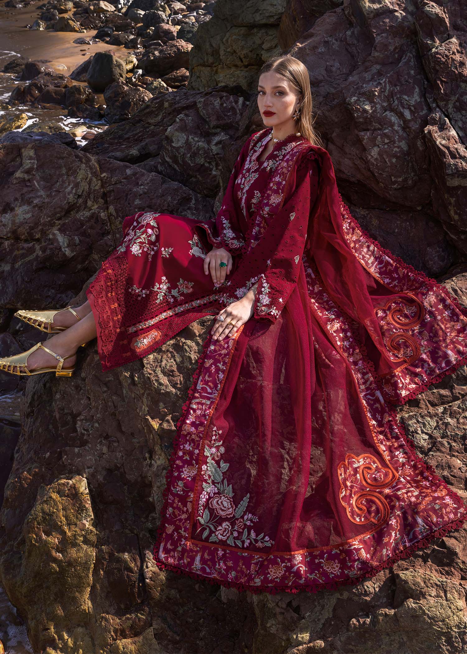 CRIMSON ‘FLOW UNSTITCHED SPRING SUMMER’25 | PARSI THREADS - B