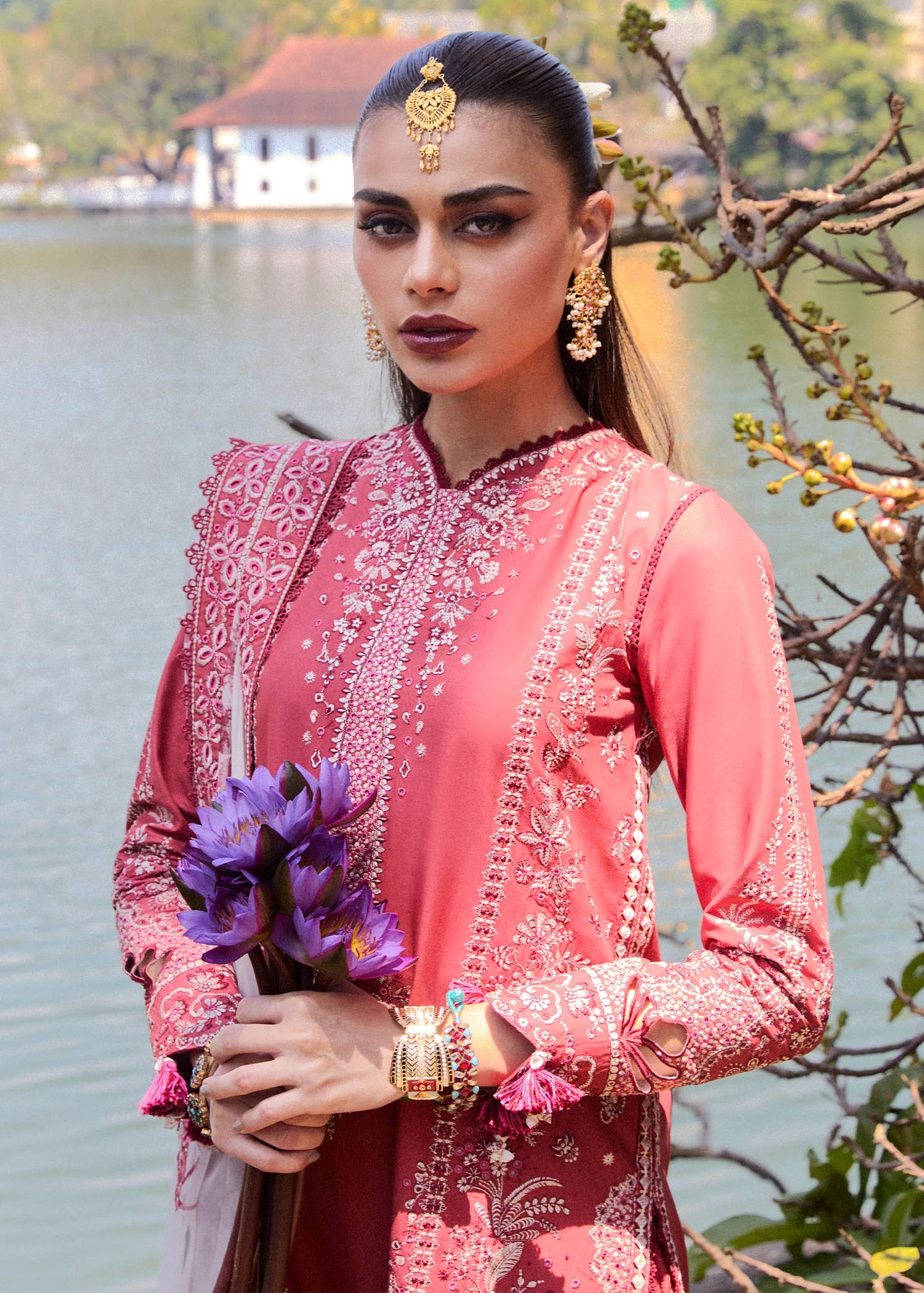HUSSAIN REHAR LUXURY LAWN’25 | FLARE